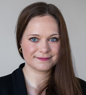 Dr. Julia Hegy